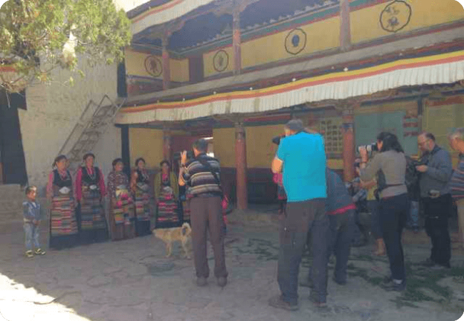 Tibetan Ladies Lined up for You to Take Photos ▏hi@tibet4fun.com