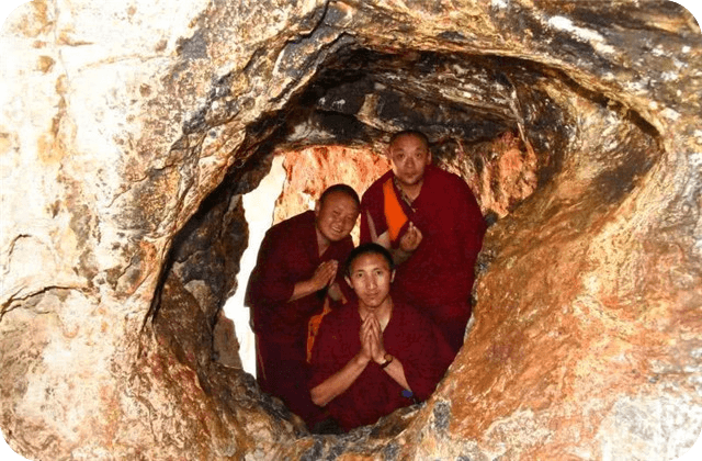 Drak Yerpa with meditation caves ▏hi@tibet4fun.com
